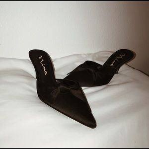 Timeless black Nina shoes with a 1 1/2 in. heel